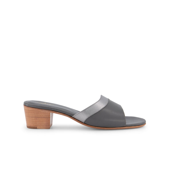 Wavy Sandals in Grey w/ Metallic Silver