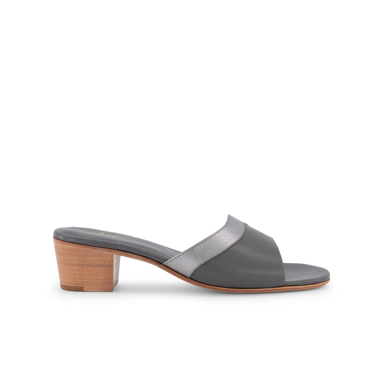 Wavy Sandals in Grey w/ Metallic Silver